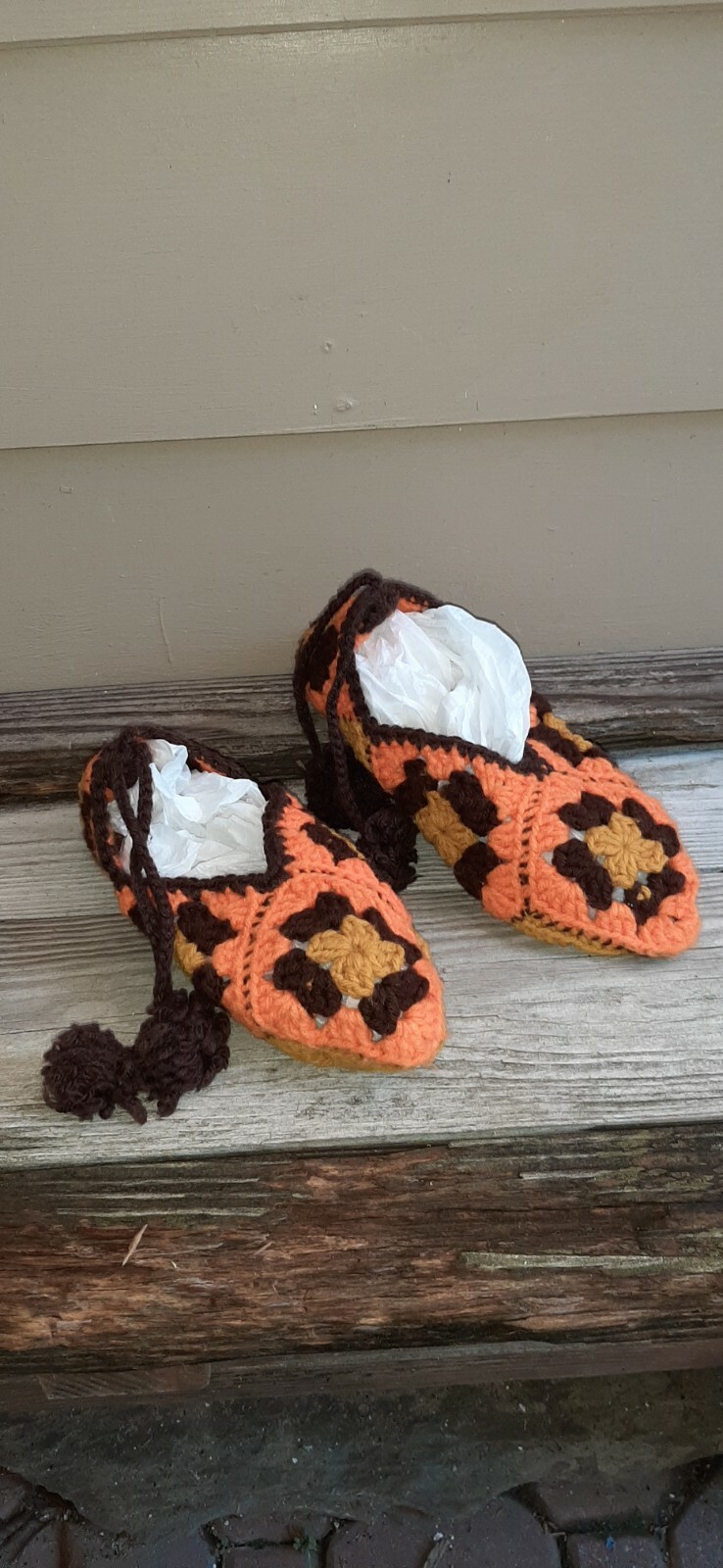 PANTOFOLA D’ORO Pantofole donna vintage anni 70 all'uncinetto con cavigliere arancione marrone oro. M L?