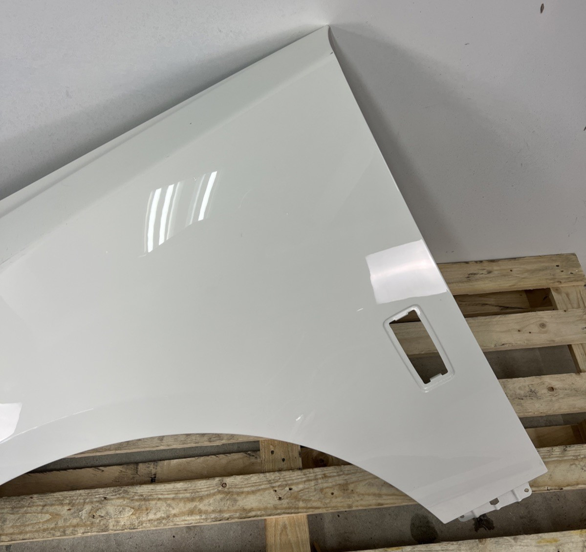 ROLLS ROYCE CULLINAN FENDER LEFT DRIVER 2019-2023 2026 WHITE OEM