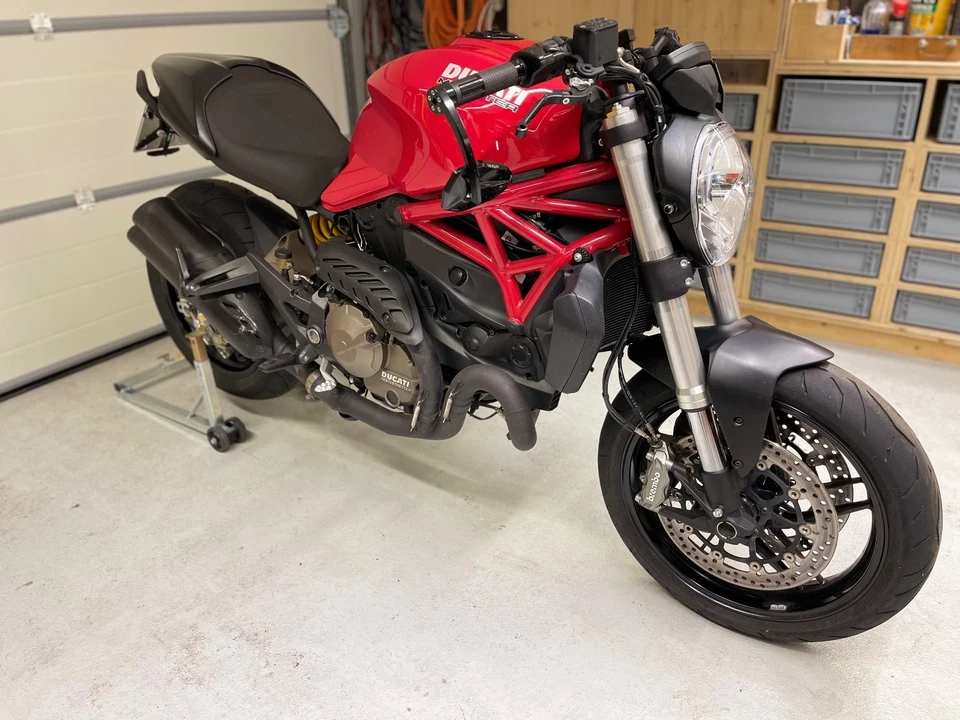 Ducati Monster 821 Stripe Naked Custombike wie neu wenig km - Bild 3 von 4