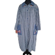 VTG SAYBURY Blue Chambray Snap PLAID Embroidered ROBE/HOUSE DRESS Sz L Pockets
