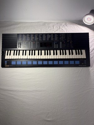 Yamaha PortaSound PSS-680 (MIDI In, Out, Thru) 61 Key Synthesizer
