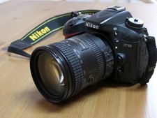 Nikon D D7100 24.1 MP SLR-Digitalkamera - Schwarz + Objektiv Nikon 18 - 200
