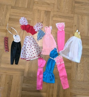 Barbie Konvolut Barbie Kleidung 80er Mattel
