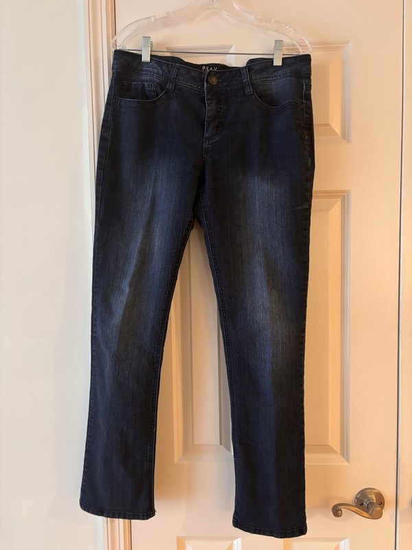 Beau Dawson Women’s Blue Jeans. Embroidered Back Pockets ~ Size 8