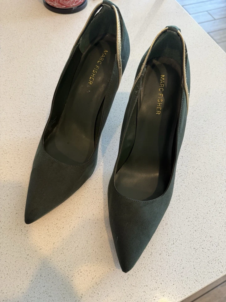 Zapatos de salón Marc Fisher para mujer con punta verde bosque de gamuza talla 10M Foto 3 de 4