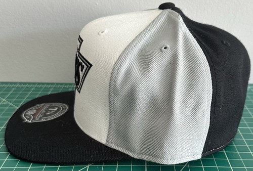 Mitchell & Ness NHL Los Angeles Kings Hi Crown eng anliegende 7 3/8 Mütze Kappe kostenloser Versand - Bild 2 von 11