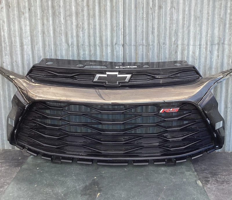 2021-2023 CHEVROLET TRAILBLAZER RS FRONT BUMPER GRILLE OEM 42797386S