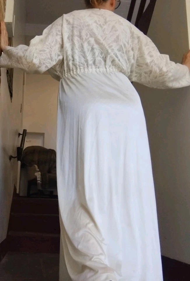 Roupão de Noiva Vintage Anos 70 Vanity Fair DuPont Nylon Renda Palma XXL Creme Marfim - Imagem 3 de 4