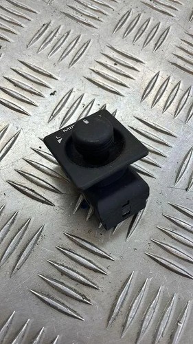 LAND ROVER FREELANDER L314 Spiegeleinstellschalter AMR2498 2.00 Diesel 31824905