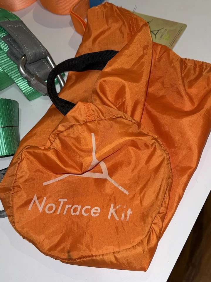 Kit de carpa sin rastro para tienda de campaña envolturas de árboles correas y mosquetones naranjas Foto 2 de 4