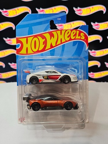 Hot Wheels Renault Sport R.S 01 und Aston Martin Vulcan - 2er Pack