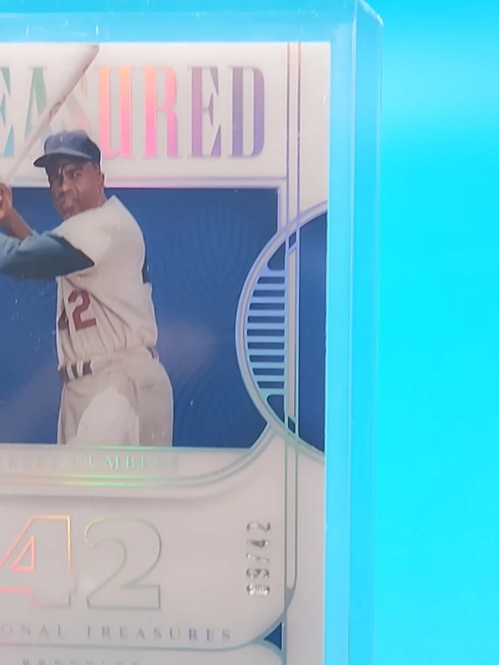 2023 Panini National Treasures Джеки Робинсон 09/42 Treasured Jersey номер - Изображение 3 из 4