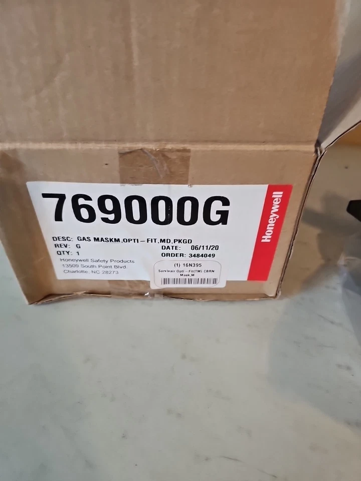 Survivair Opti-Fit Model  7690 Adjustable Gas Mask New - Image 3 of 4