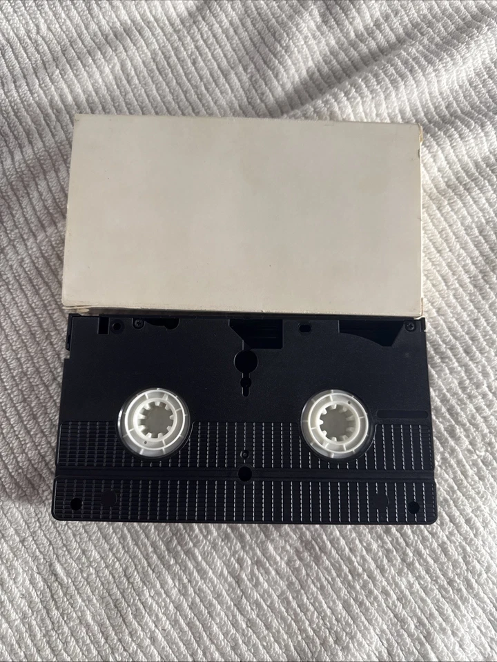 Metal Gear Solid 2 Sons of Liberty E3 2000 Trailer VHS Video Tape RARE - Image 2 of 3