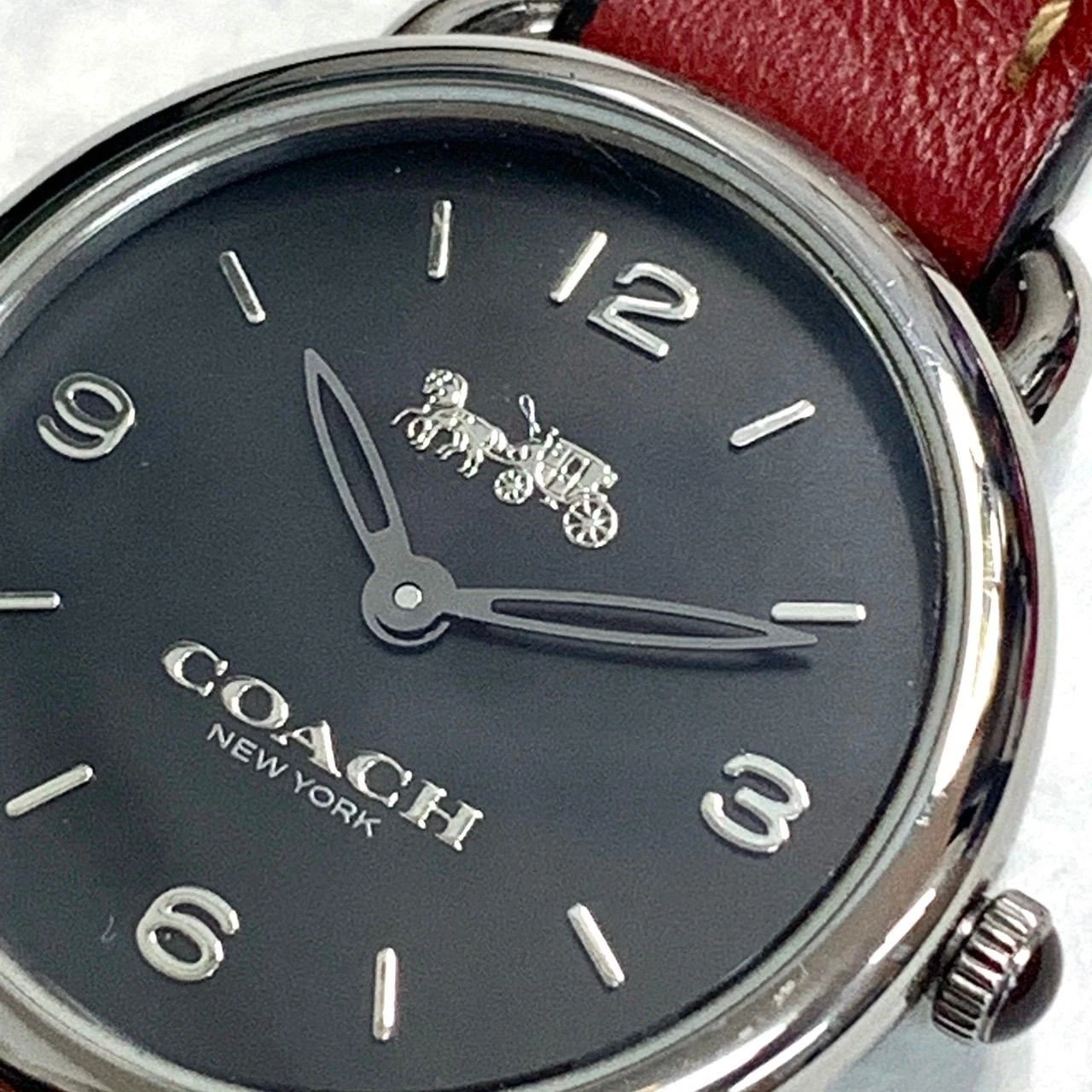 Orologio COACH Delancey Slim Donna 14502792 Quadrante Nero Cinturino Pelle Rosso Ciliegia