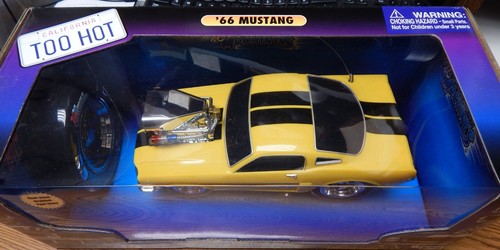 MUSCLE MACHINES RC 1966 FORD MUSTANG NIB RARE COLOR YELLOW/BLACK STRIPE LQQK - Picture 2 of 2