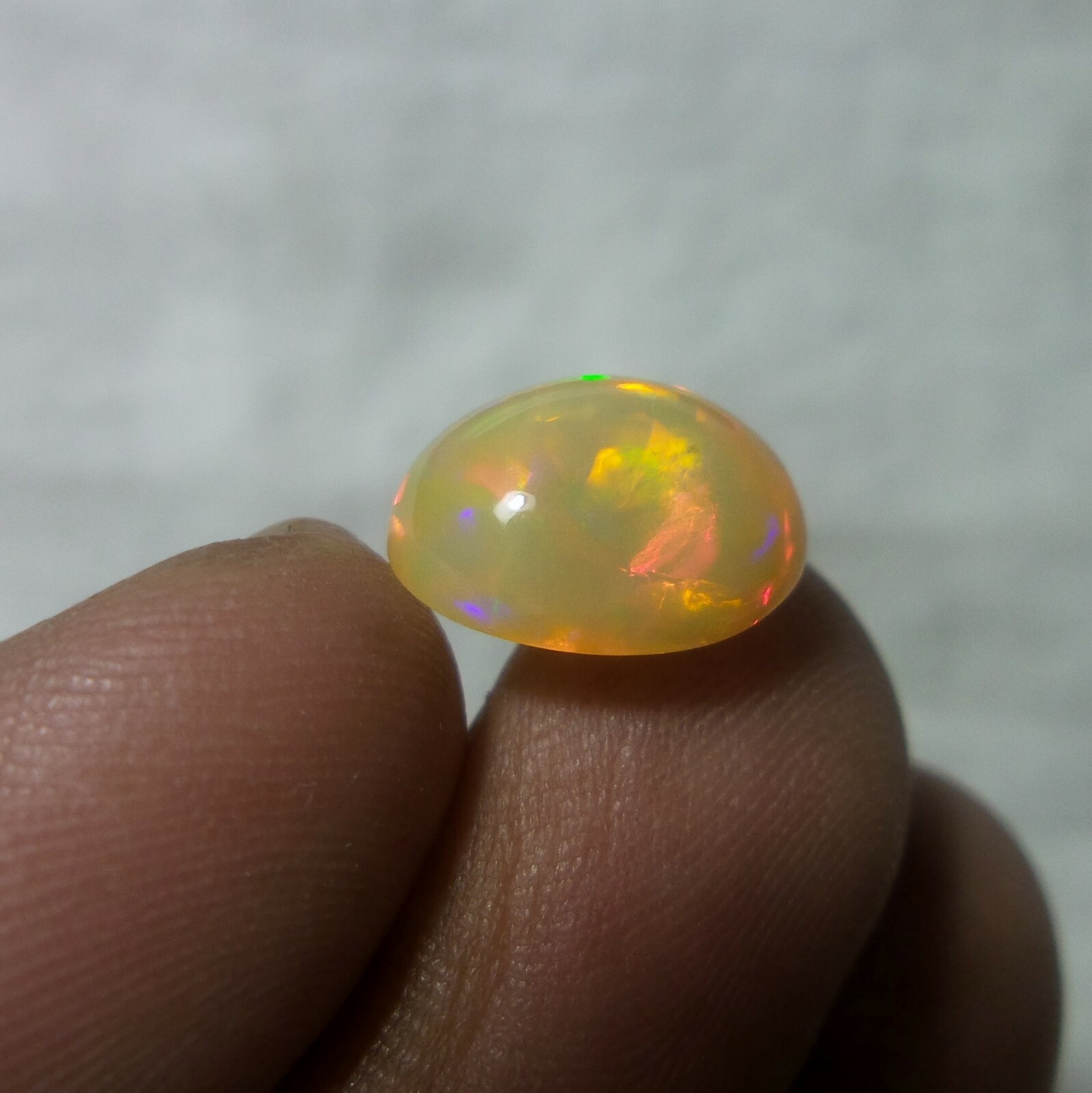 4 Ct 13.2x10.5 MM Natural Rainbow Fire Welo Opal Oval Shape Cabochon Popularna edycja limitowana