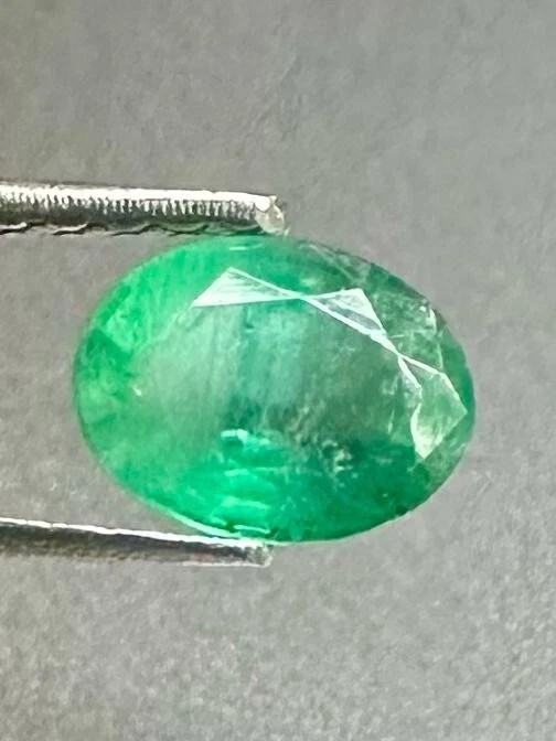 7x5.2x3.8mm 0.91ct Beauty Green Emerald Oval Cut Loose Gemstone - Image 2 of 4