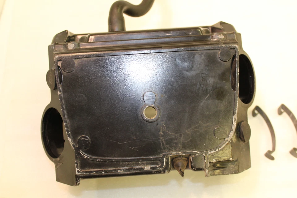 1991 BMW R100GS AIR CLEANER HOUSING BOTTOM 13721337188 - Изображение 4 из 4