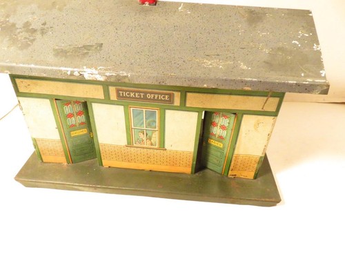 IVES PRE-WAR TRAINS- TINPLATE LITHOGRAPHED RR STATION W/RESTROOMS- 11 X 7"-W20 - Picture 5 of 7
