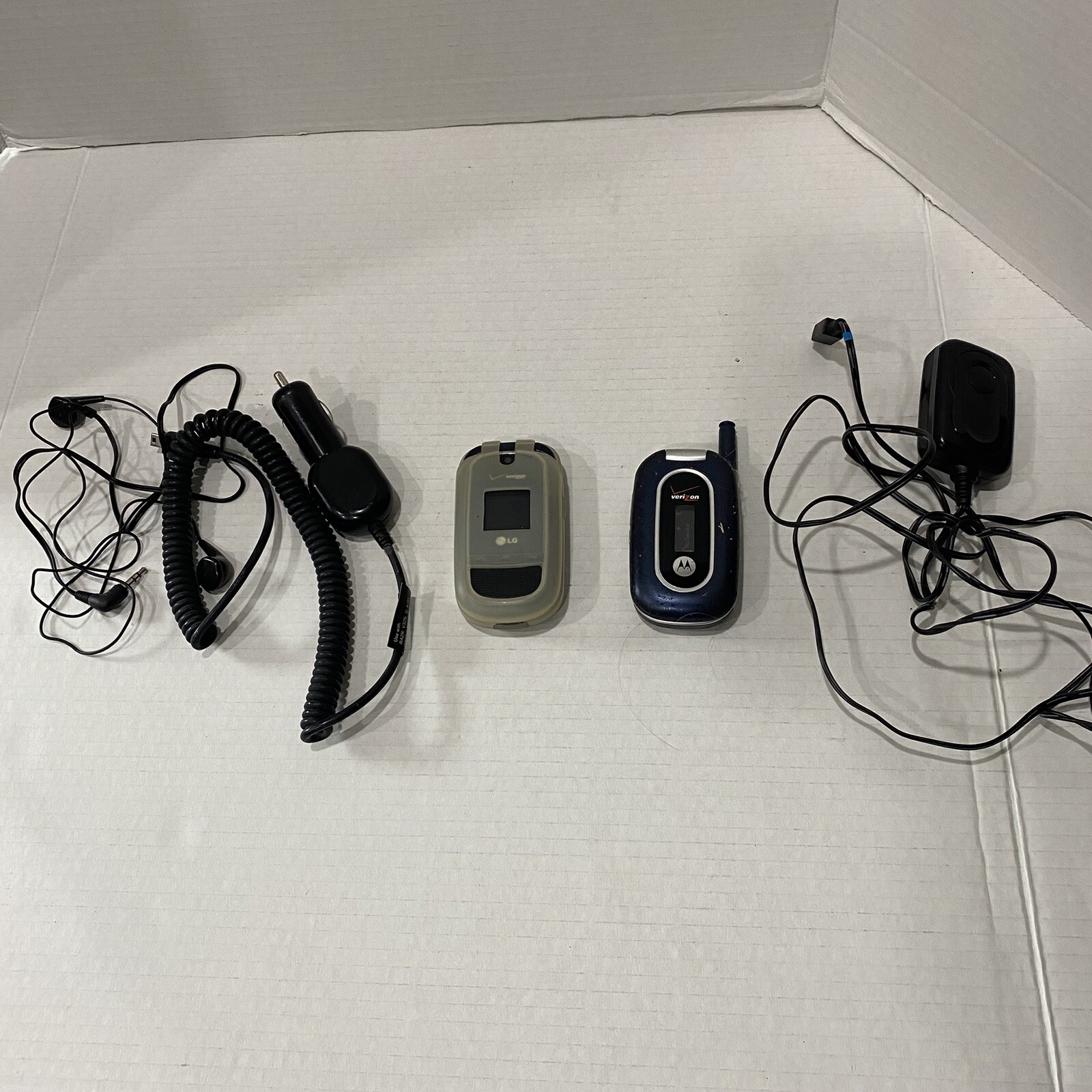 Verizon LG & Motorola Flip Phone W/ Accessories Pre Owned