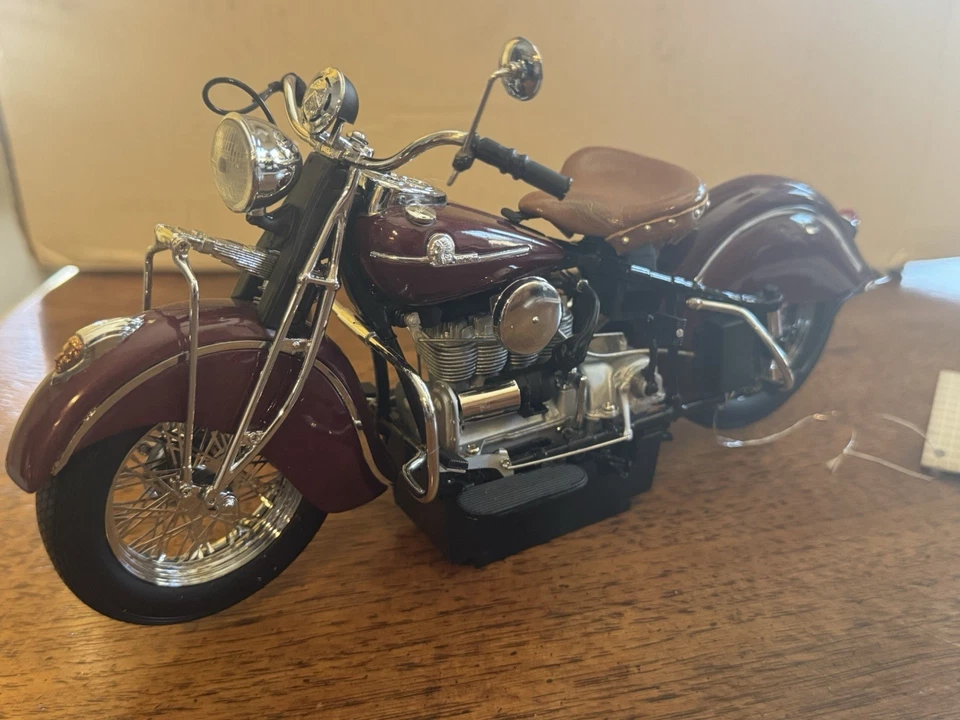 1942 Indian Motorcycle Model 442 Franklin Mint 1:10 Scale Die Cast B11-UL61 - Image 2 of 4