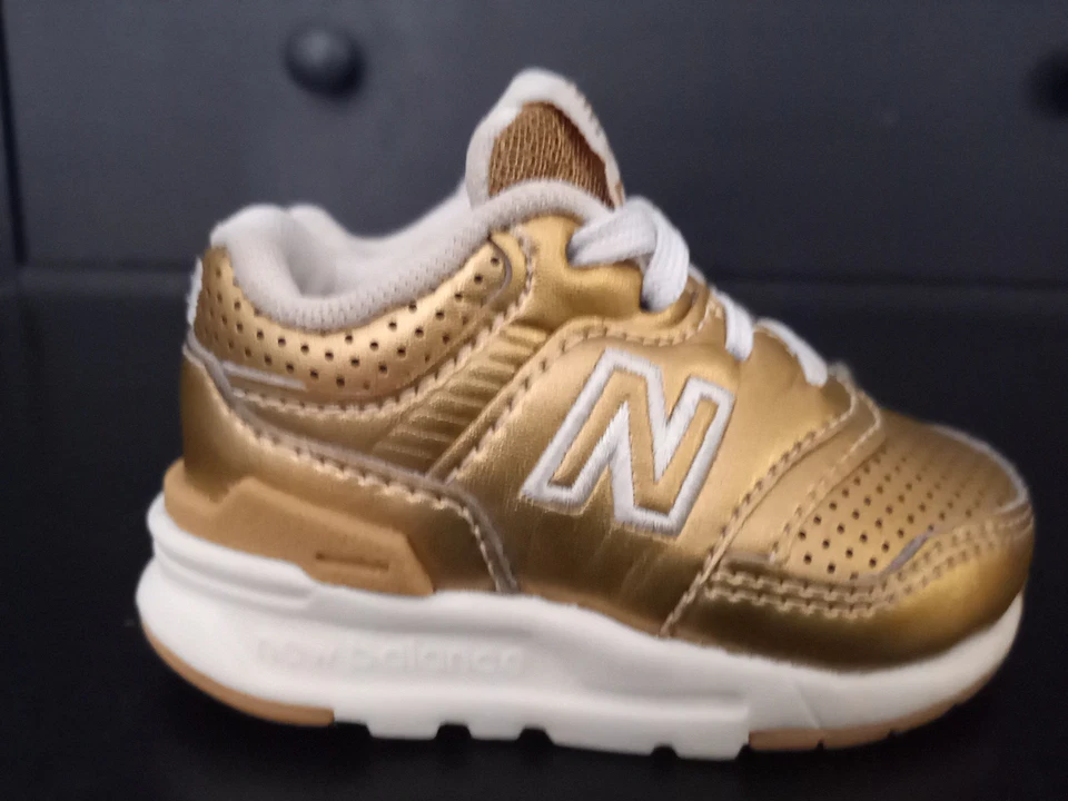 NEW BALANCE 997 Toddler'CLASSIC GOLD'Size 2c - Image 2 of 4