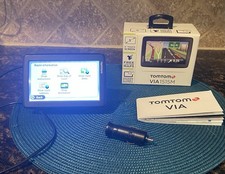 TomTom VIA 1515M 5  GPS Navigation System Bundle w/ Box Mount Wall  Car Charger