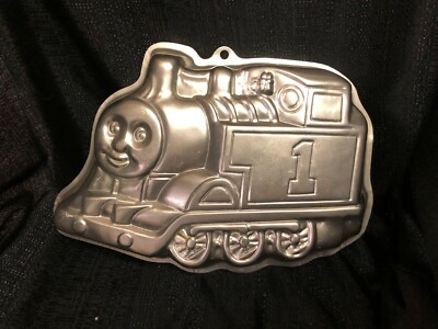 Thomas the Tank engine Wilton cake pan train birthday cake pan