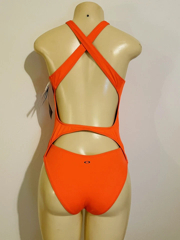 Nuevo Traje de Baño Oakley Una Pieza Coral Brillo Hecho en Italia Tela VITA Talla - Grande Foto 2 de 4