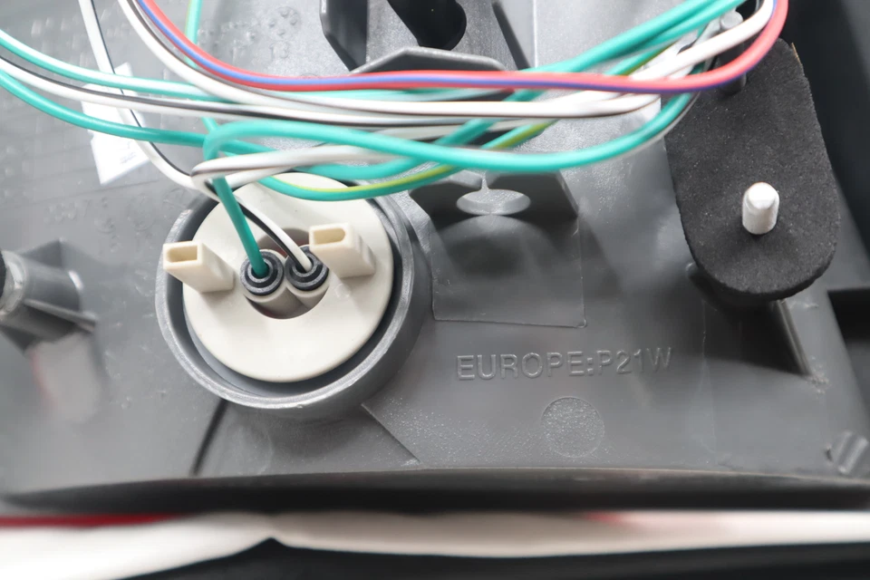 NUEVO PAR DE LUCES TRASERAS PARA 2002 2003 MAZDA PROTEGE 5 HATCHBACK Familia MK8 Foto 4 de 4