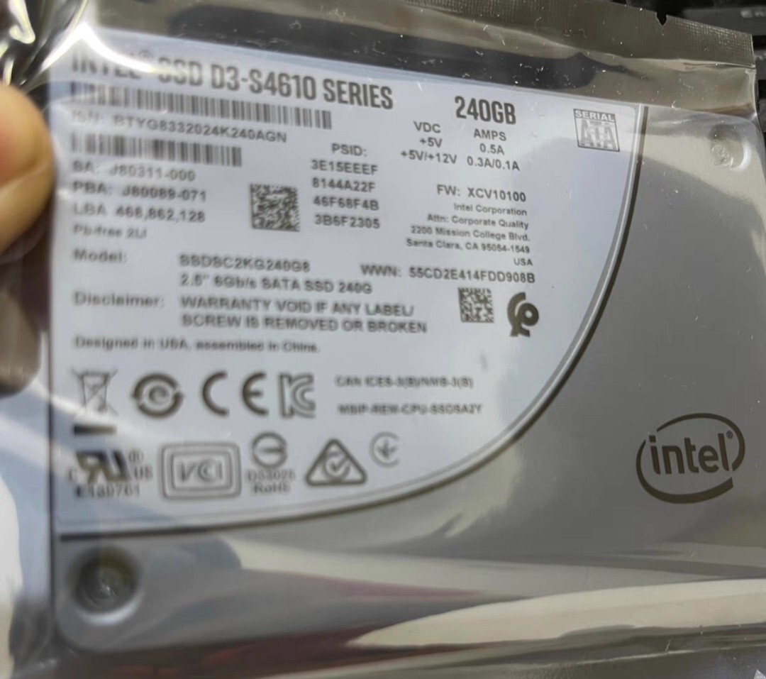 Intel D3-S4520 960 GB ソリッドステートドライブ Amazon.com