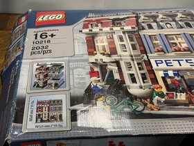 LEGO 10218 Creator Expert Pet Shop Modular Building New SET - Worn Box Open