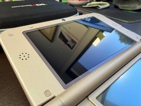 Nintendo 3DS XL Retro Silver Edition + Games & Case