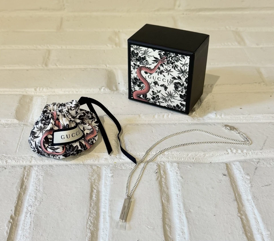 GUCCI 镂空 G 标志纯银 925 盘吊坠项链全新带盒 — 第 2/4 张图片