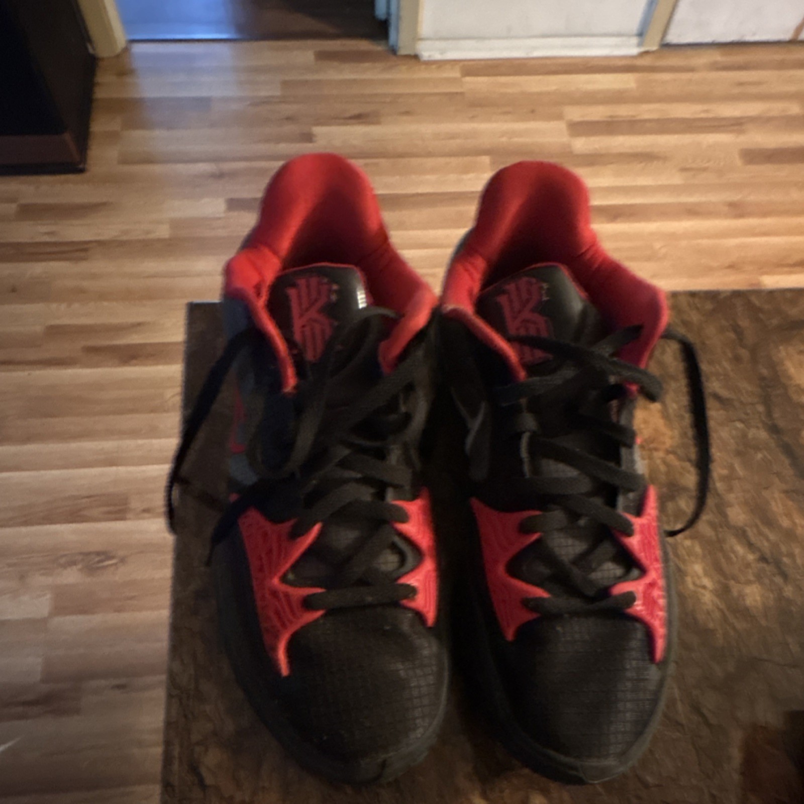Nike Kyrie Unisex Kids Low Top Basketball Sneakers Black/Red Lace-Up US 12