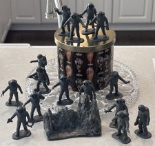 Lot Of 15 Plastic Gray Astronaut 2  Toy Figures Spacemen  1 Moon Rock.