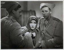 Marlene Dietrich Robert Donat in Knight Without Armor Movie still 1937 Old Photo
