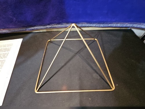 New 9” Pyradome by Pyradyne Dr Fred Bell Pyramids Gold With Paperwork From Book - Picture 6 of 9