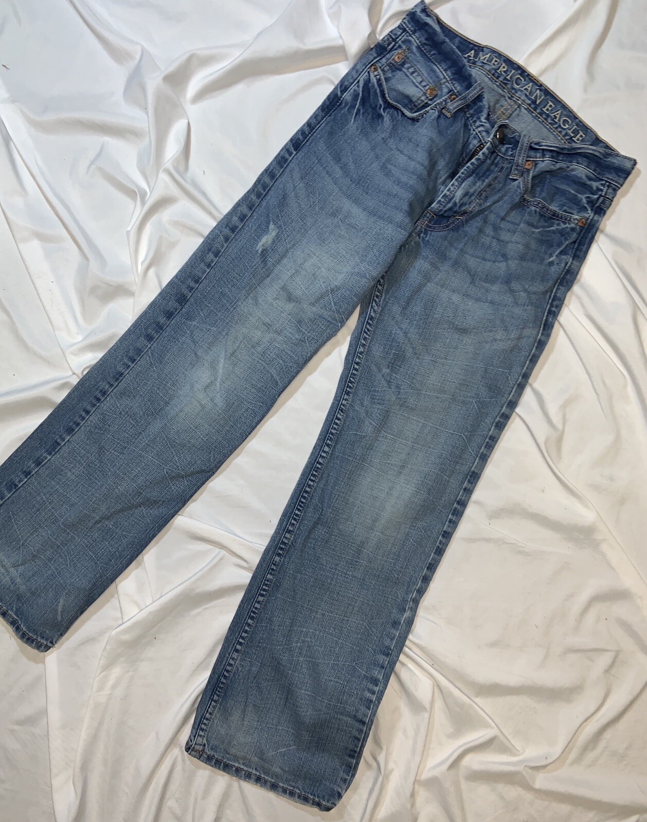American Eagle Men’s Low Rise Boot Light Wash Distress Jeans Sz 26 x 28