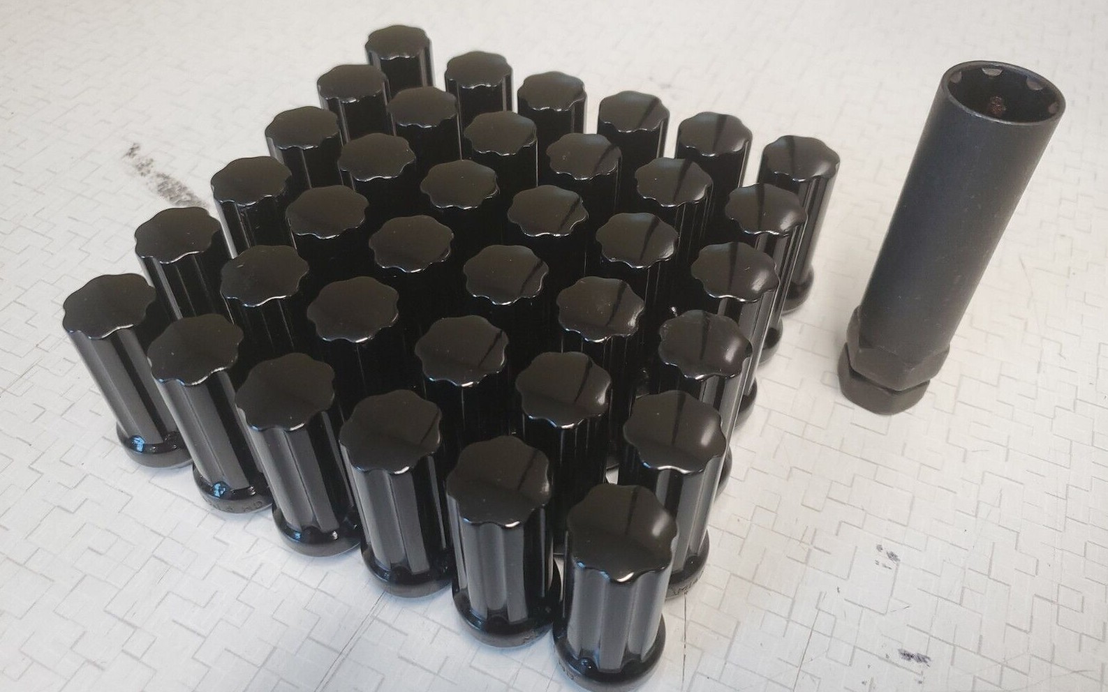 4x Excalibur 98-0419lbk Lug Nuts 14x1.50 Acorn Tuner/spline Black 