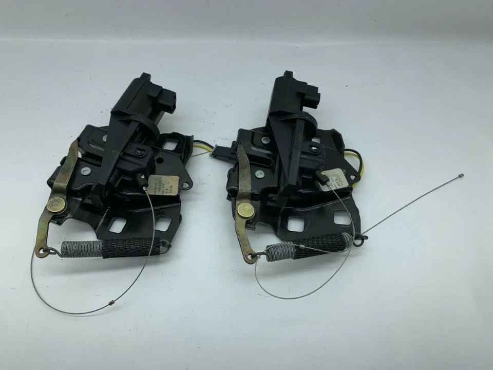 1999-2004 Chevy Corvette C5 Right Rear Hatch Glass Latch 10315320 OEM Used - Image 3 of 4