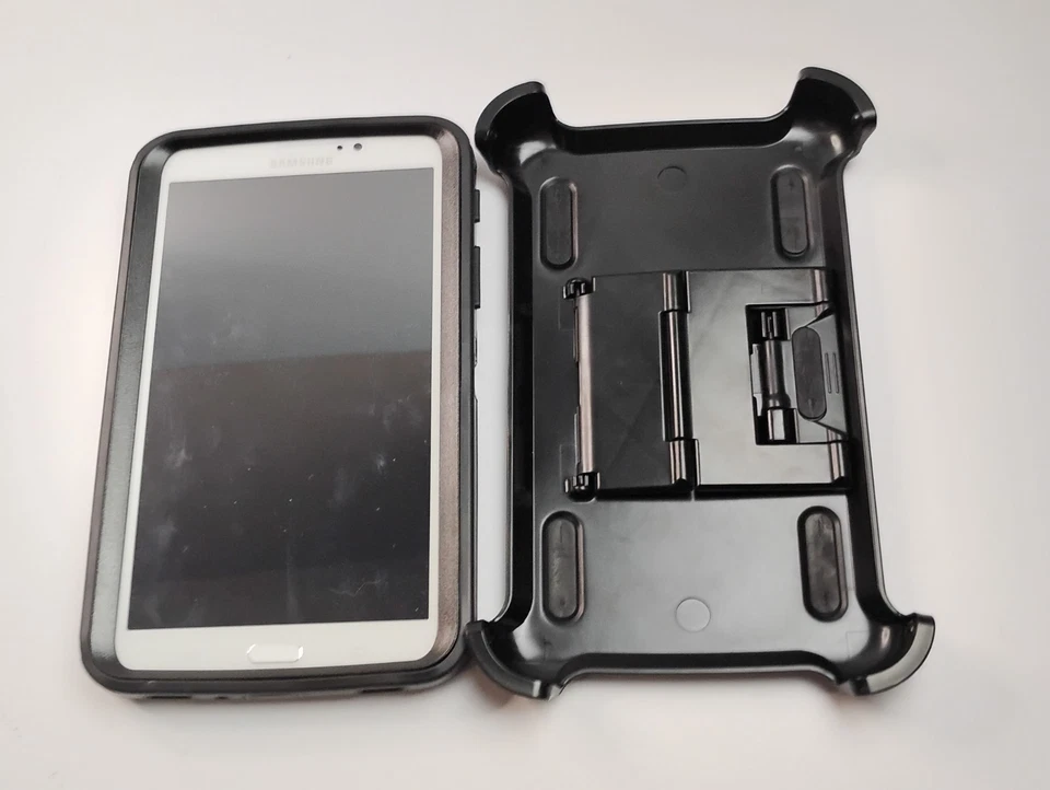 Samsung Galaxy Tab 3 SM-T210R 8GB Android Tablet - Bundle with Otter Box Case - Image 3 of 4