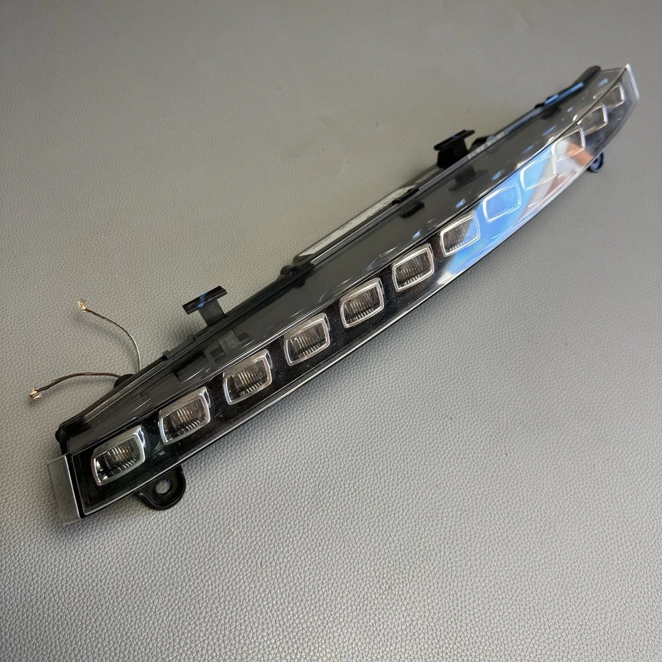 2010-2015 AUDI Q7 - Front Right Bumper LED TURN Signal / Light 4L0953042D - Image 3 of 4