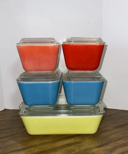 Set of 5 Vintage Pyrex Refrigerator Dishes w/lids Primary Colors Red Blue Yellow