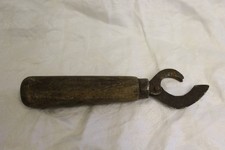 VINTAGE/RETRO CAST METAL TIN / CAN OPENER - 6.5"
