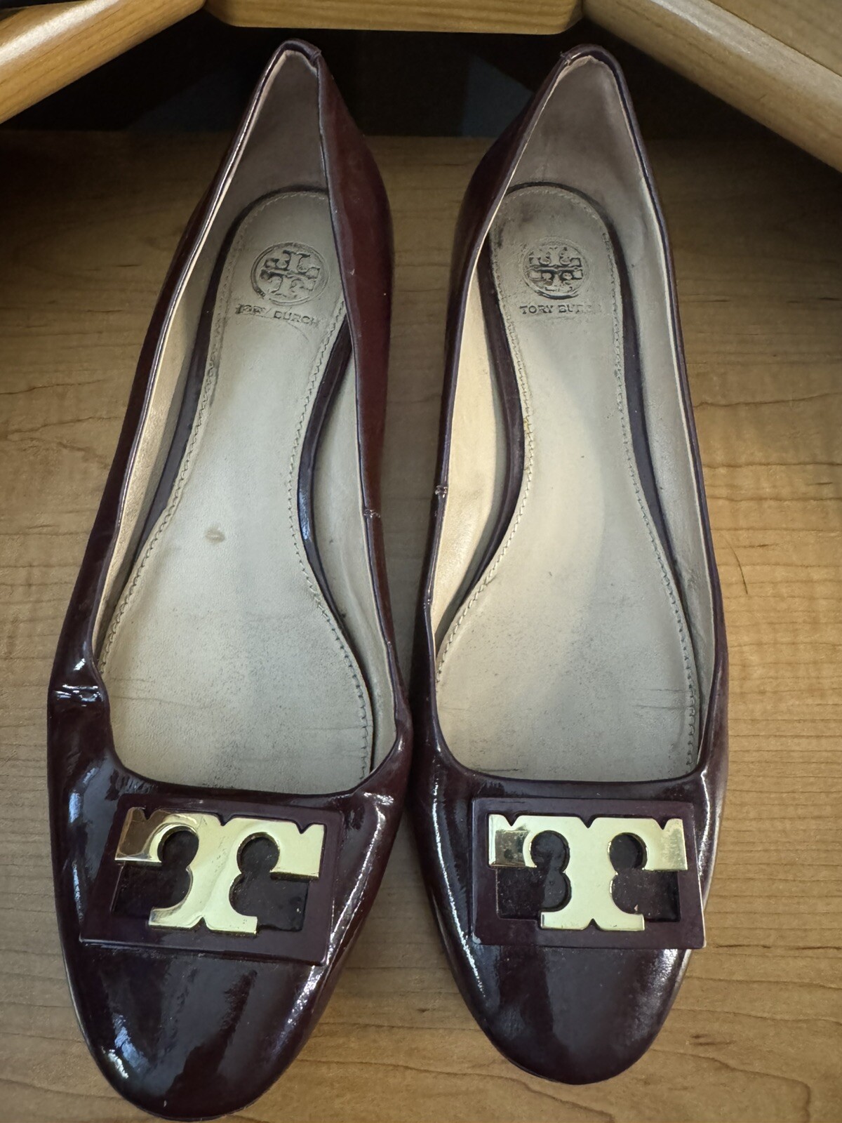 TORY BURCH Gigi Burgundy Leather Low Heel Pump with Gold T Logo Size 10M