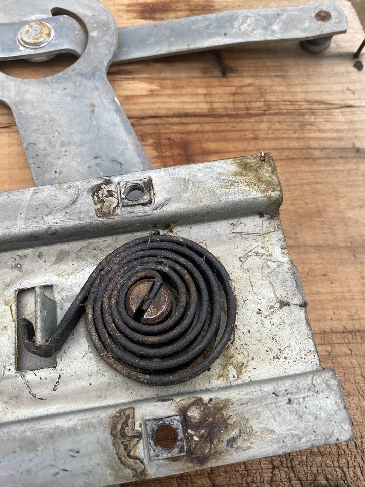 Ford Fairlane 1962 1963 1964 2 puertas SDN derecho pasajero ventana trasera regulador Foto 3 de 4