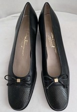SALVATORE FERRAGAMO BOUTIQUE Vintage Black Textured Shoes with Bow Size 8 AAA