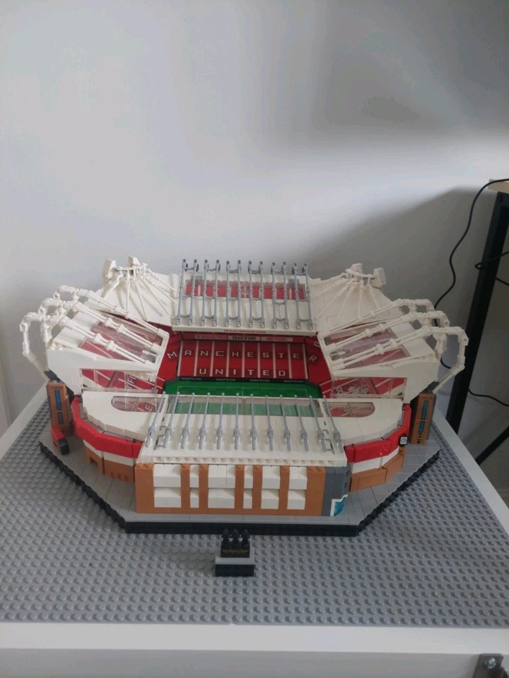 10272 MOC Old Trafford - Manchester United Building Blocks Icons 3898pcs, photo 1 of 5